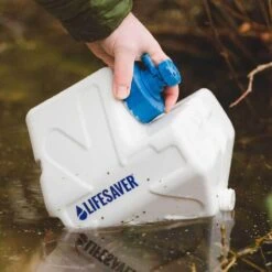 CUBE FILTRANT PURIFICATEUR D'EAU - LIFESAVER - CAPACITÉ 5L - 5000L FILTRÉS -Magasins De Camping Essentiels cube filtrant purificateur deau lifesaver capacite 5l 5000l filtres 2