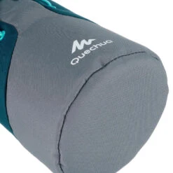 Quechua Housse Isotherme Pour Gourde Randonnée 1,2 à 1,5 Litre Gris/bleu -Magasins De Camping Essentiels housse isotherme pour gourde randonnee 12 a 15 litre grisbleu 2