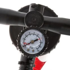 Quechua POMPE À MAIN DOUBLE ACTION 5,2 L ET 7 PSI - RECOMMANDÉE POUR TENTE GONFLABLE -Magasins De Camping Essentiels pompe a main double action 52 l et 7 psi recommandee pour tente gonflable 5